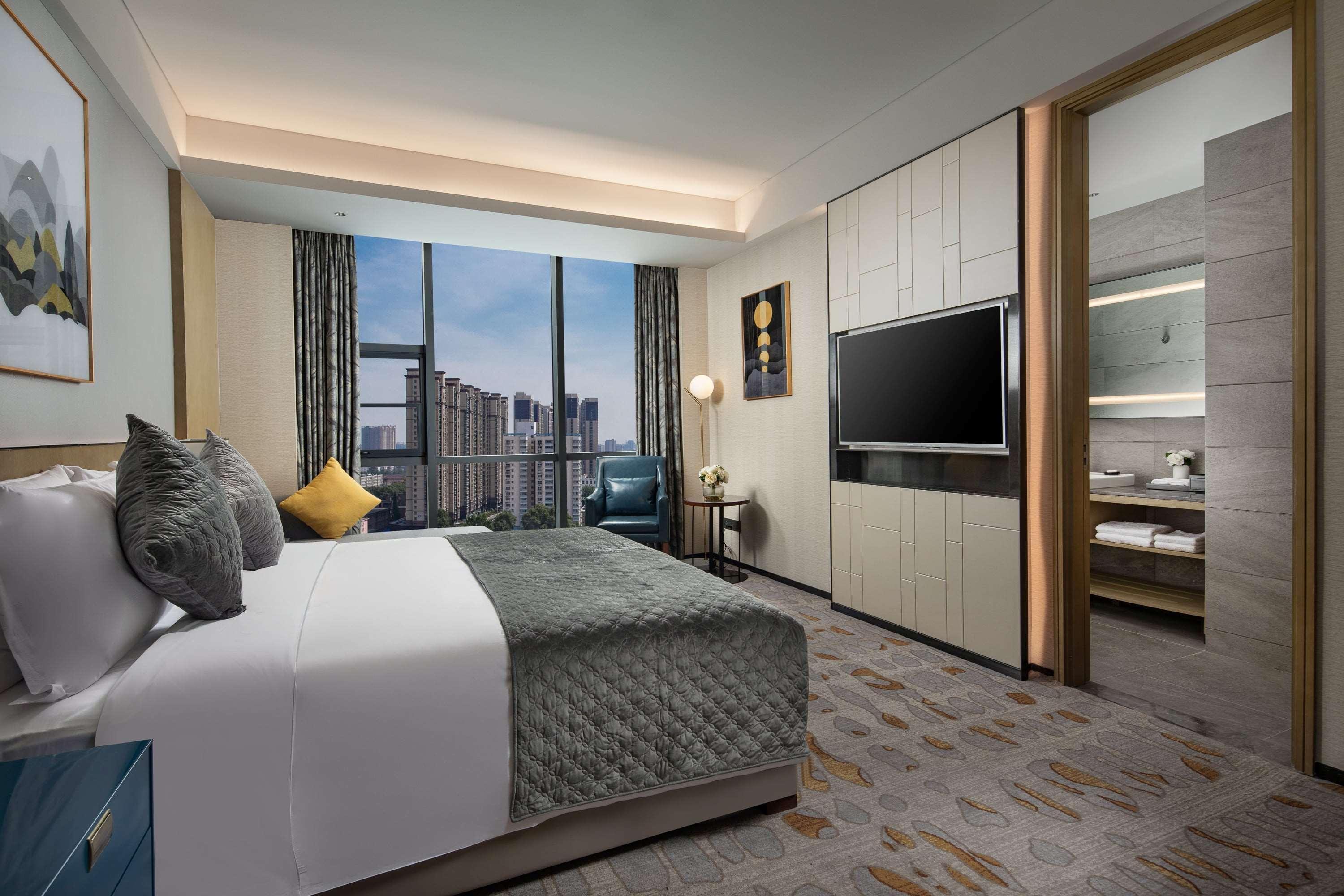Hotel Ramada By Wyndham Luoyang Downtown Extérieur photo