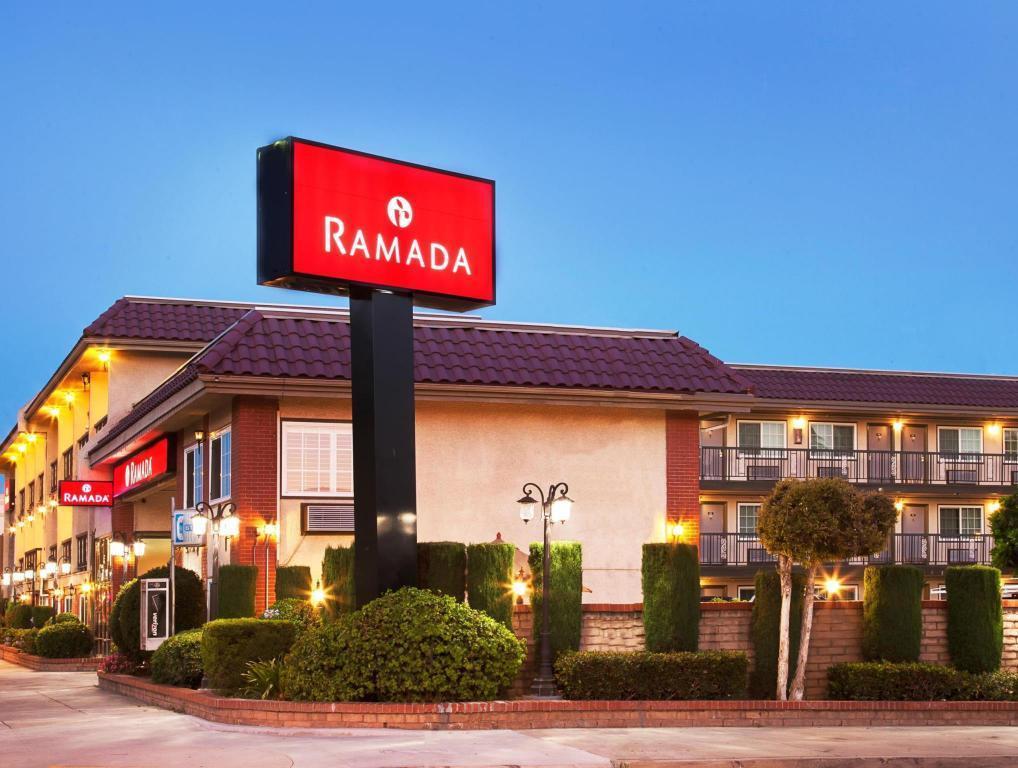 Hotel Ramada By Wyndham Luoyang Downtown Extérieur photo