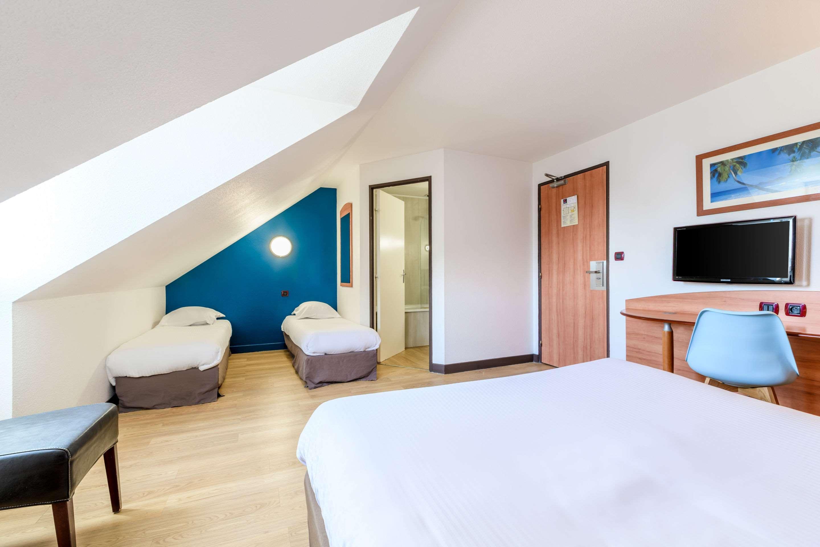 Hotel Ramada By Wyndham Luoyang Downtown Extérieur photo