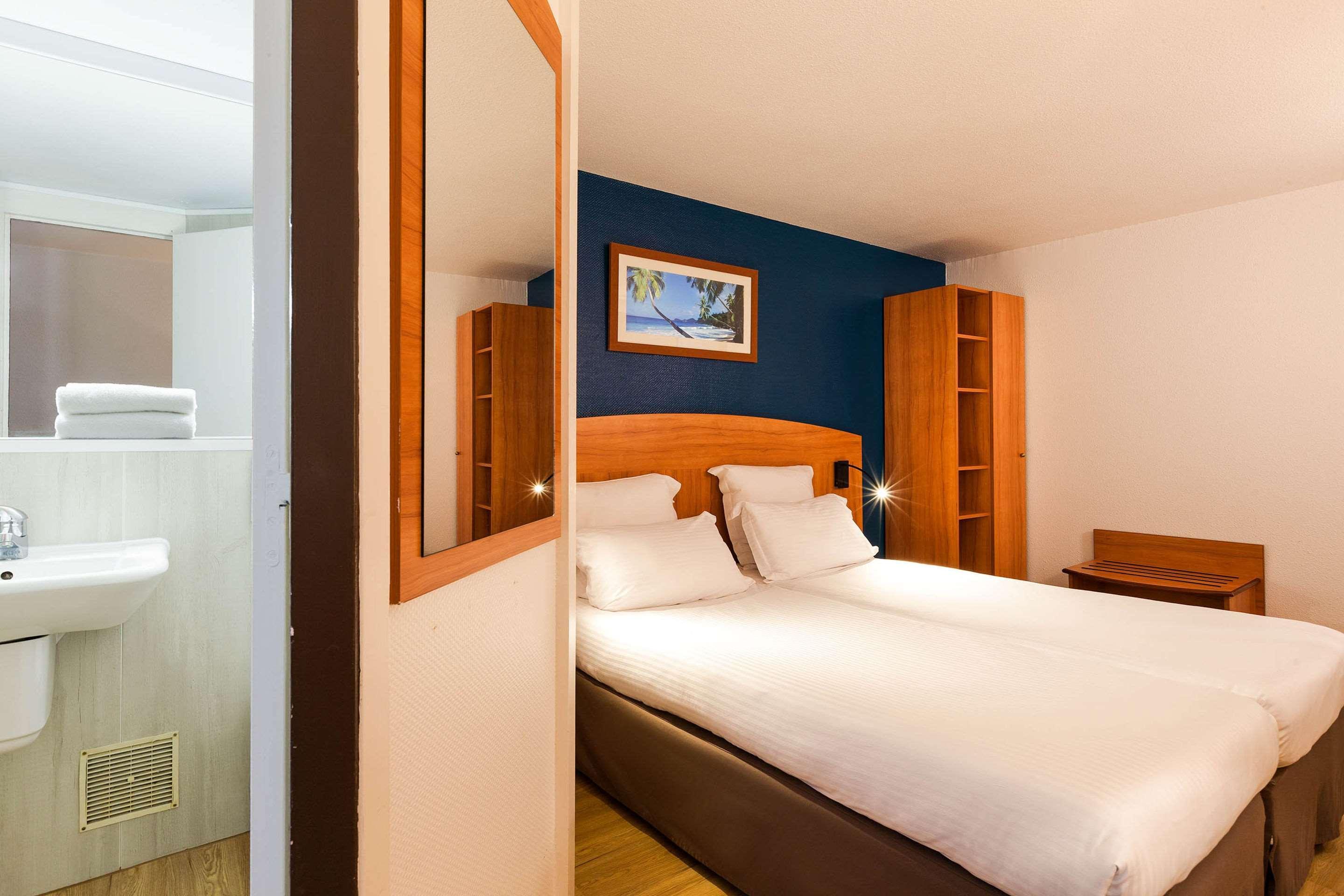 Hotel Ramada By Wyndham Luoyang Downtown Extérieur photo